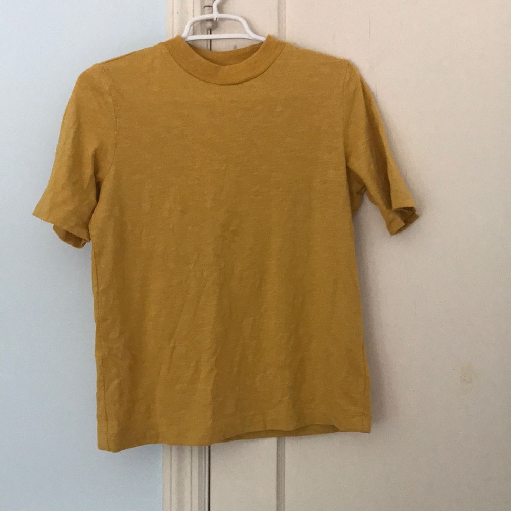Yellow/gold t shirt